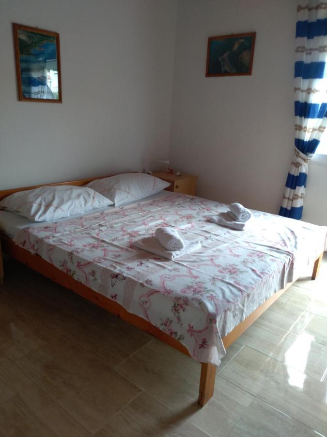 Apartment Stella Murter Bagian luar foto